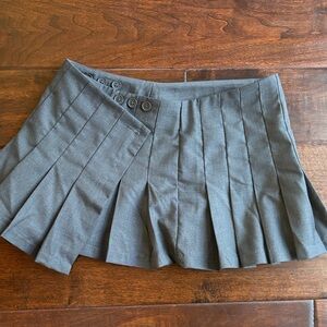 BRANDY MELVILLE PLEATED MINI SKIRT